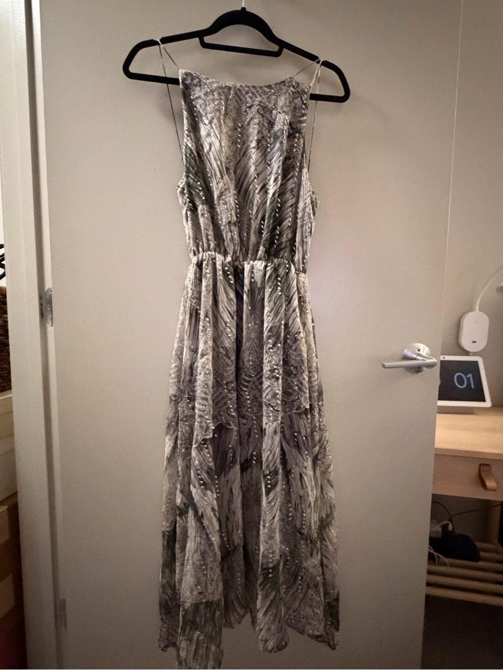 Sleeveless Silver Gray Maxi Dress with Feather Pattern